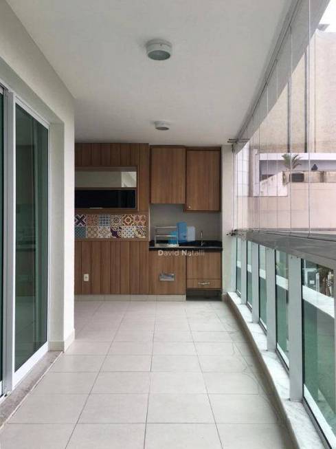 Foto 3 de Apartamento com 4 Quartos à venda, 180m² em Enseada do Suá, Vitória