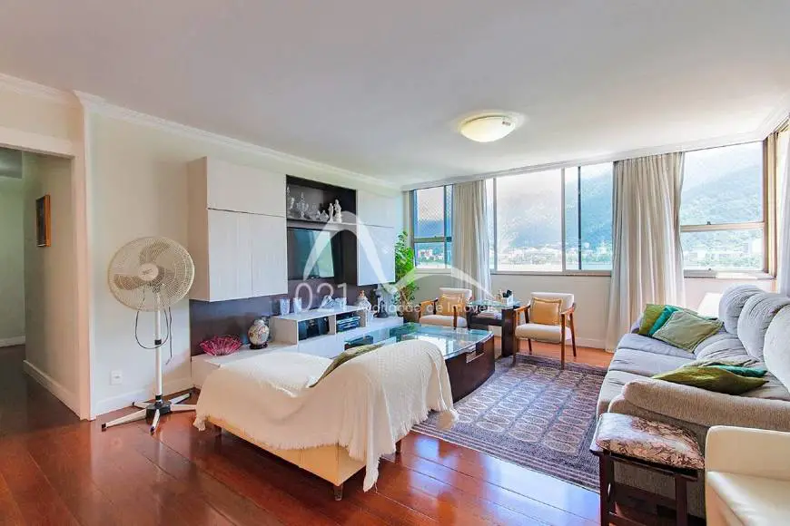 Foto 2 de Apartamento com 4 Quartos à venda, 181m² em Lagoa, Rio de Janeiro