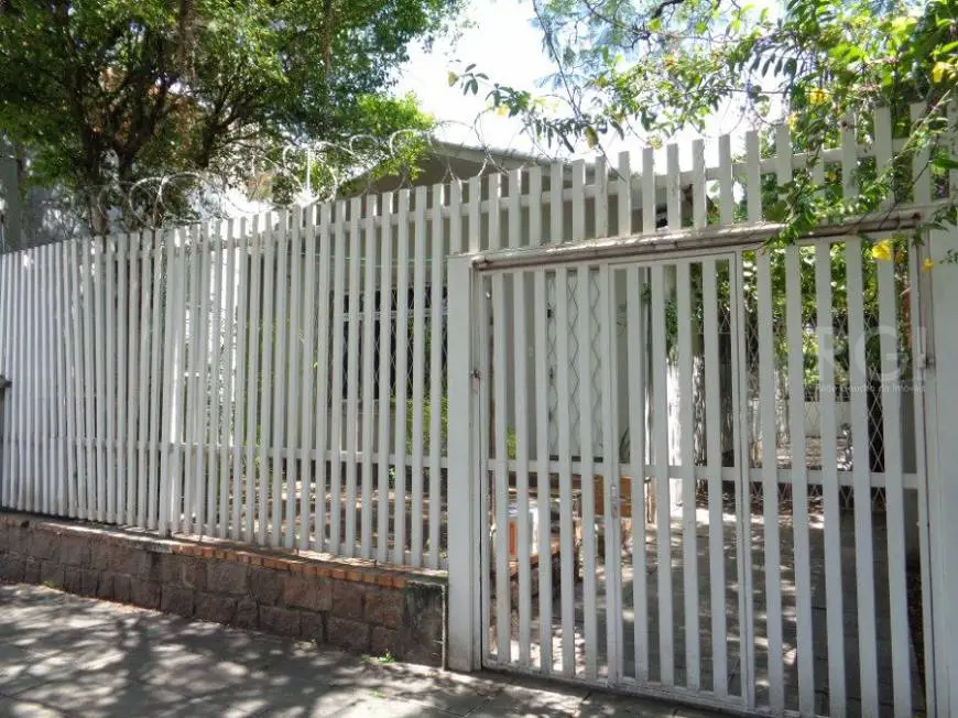 Foto 2 de Casa com 3 Quartos à venda, 200m² em Navegantes, Porto Alegre