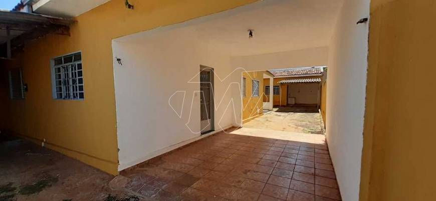 Foto 2 de Casa com 3 Quartos para alugar, 151m² em Parque Residencial Vale do Sol, Araraquara