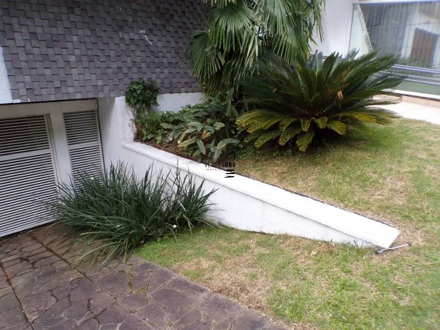 Foto 5 de Casa com 3 Quartos para alugar, 400m² em Três Figueiras, Porto Alegre