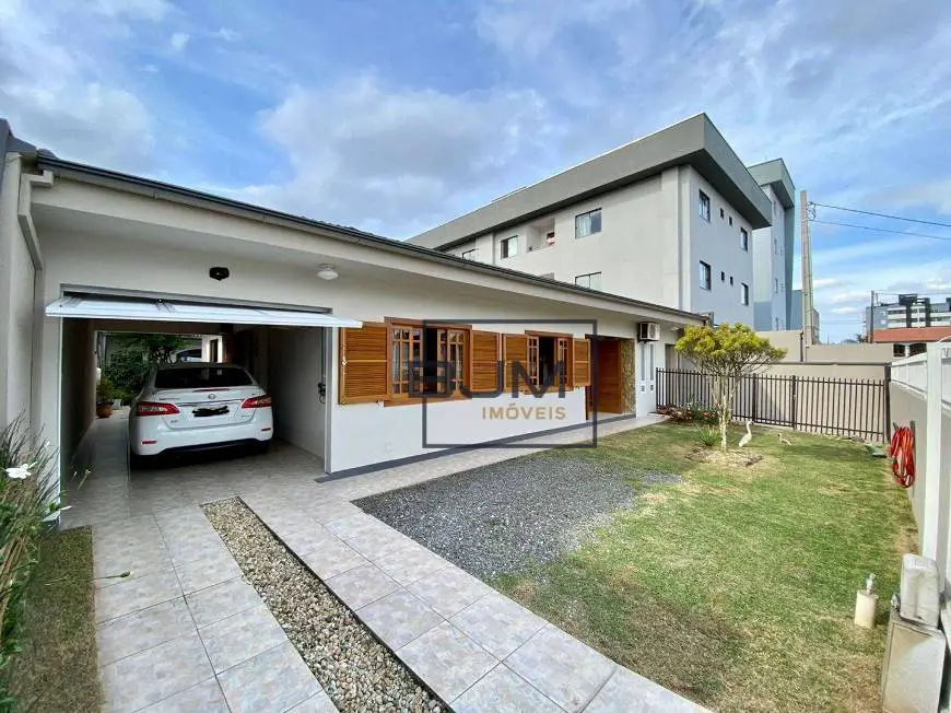 Foto 1 de Casa com 4 Quartos à venda, 255m² em Costa E Silva, Joinville