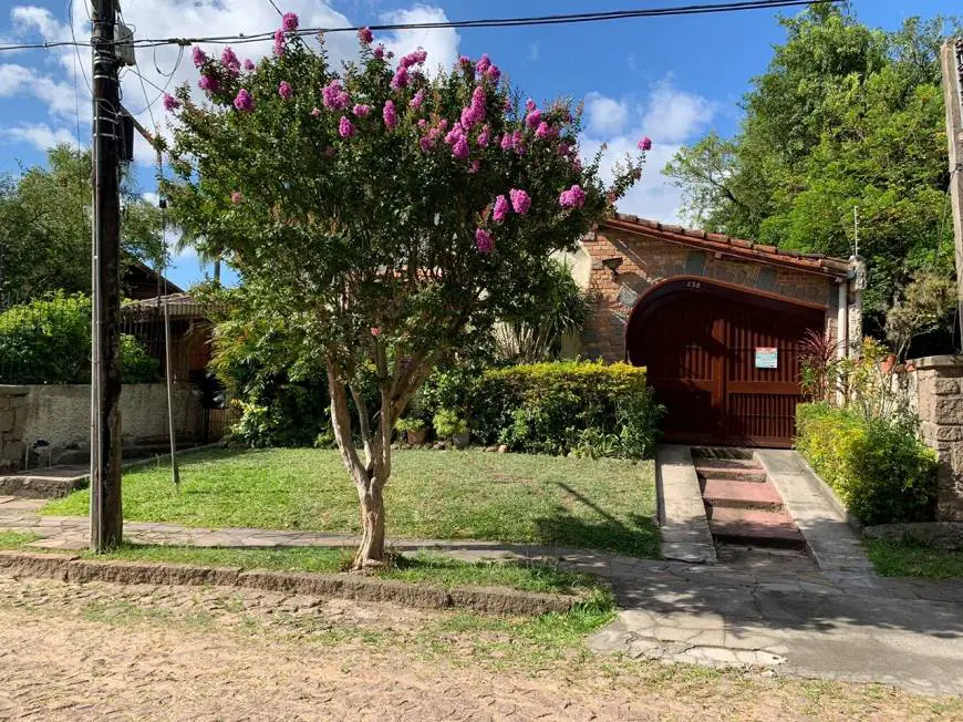 Foto 1 de Casa com 4 Quartos à venda, 200m² em Ipanema, Porto Alegre