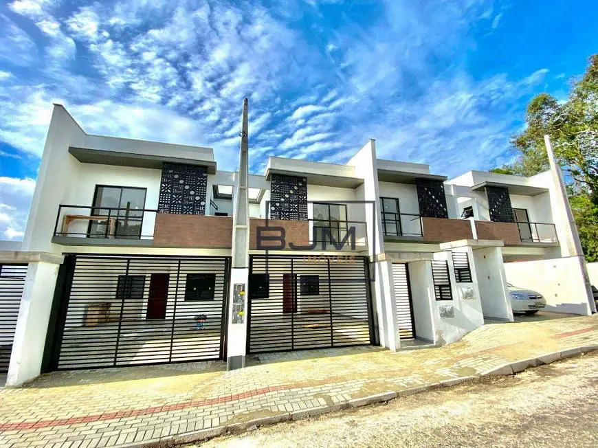 Foto 1 de Sobrado com 3 Quartos à venda, 120m² em Costa E Silva, Joinville
