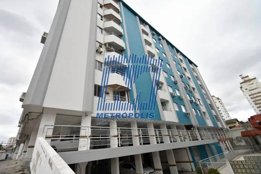 Foto 2 de Apartamento com 3 Quartos à venda, 74m² em Barreiros, São José