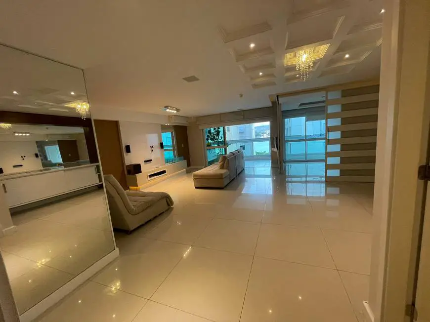 Foto 1 de Apartamento com 3 Quartos à venda, 158m² em Icaraí, Niterói