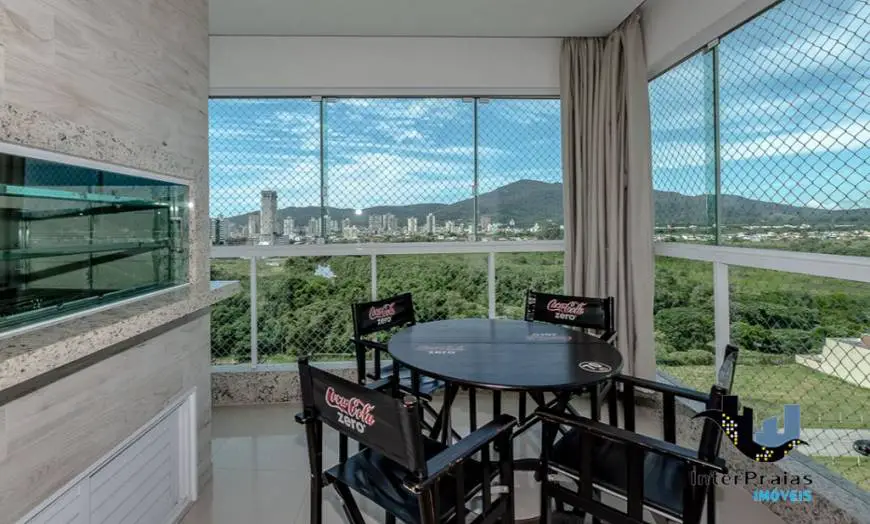Foto 1 de Apartamento com 3 Quartos à venda, 133m² em Meia Praia, Itapema