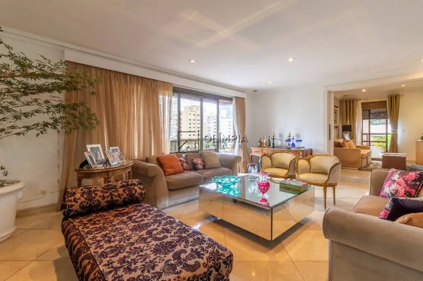 Foto 1 de Apartamento com 3 Quartos para alugar, 223m² em Moema, São Paulo