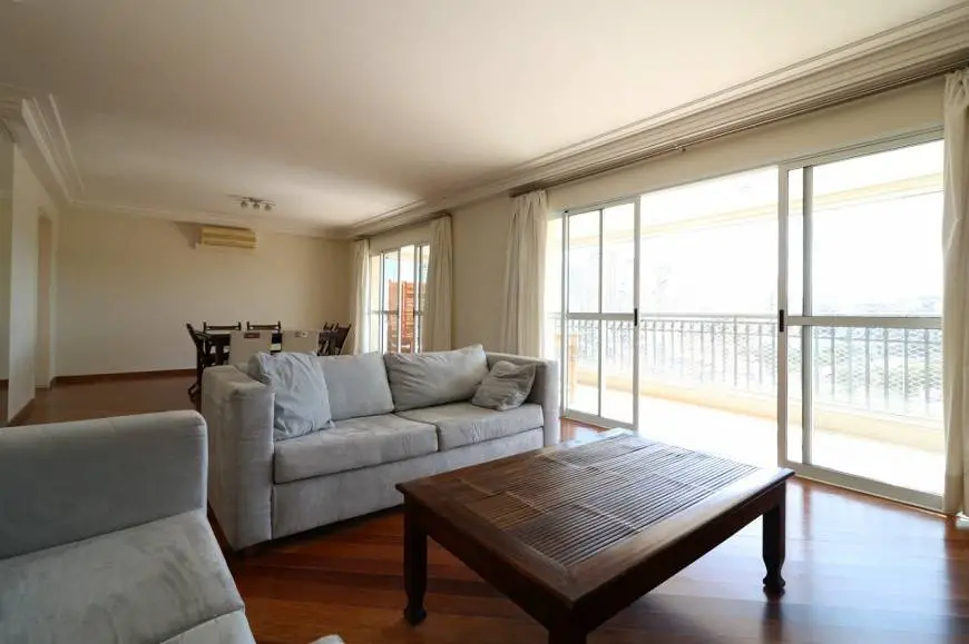 Foto 2 de Apartamento com 3 Quartos para alugar, 212m² em Vila Nova Conceição, São Paulo