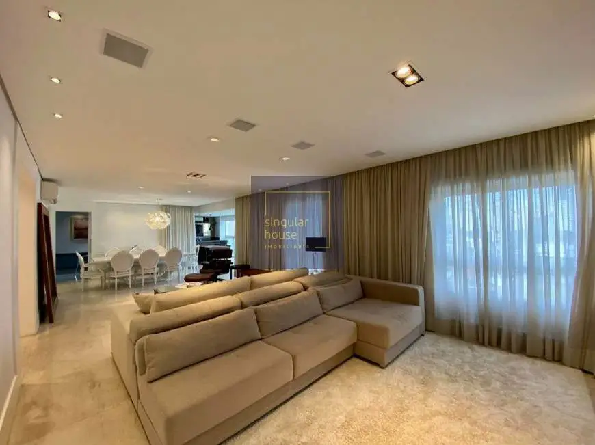 Foto 2 de Apartamento com 3 Quartos à venda, 210m² em Vila Olímpia, São Paulo