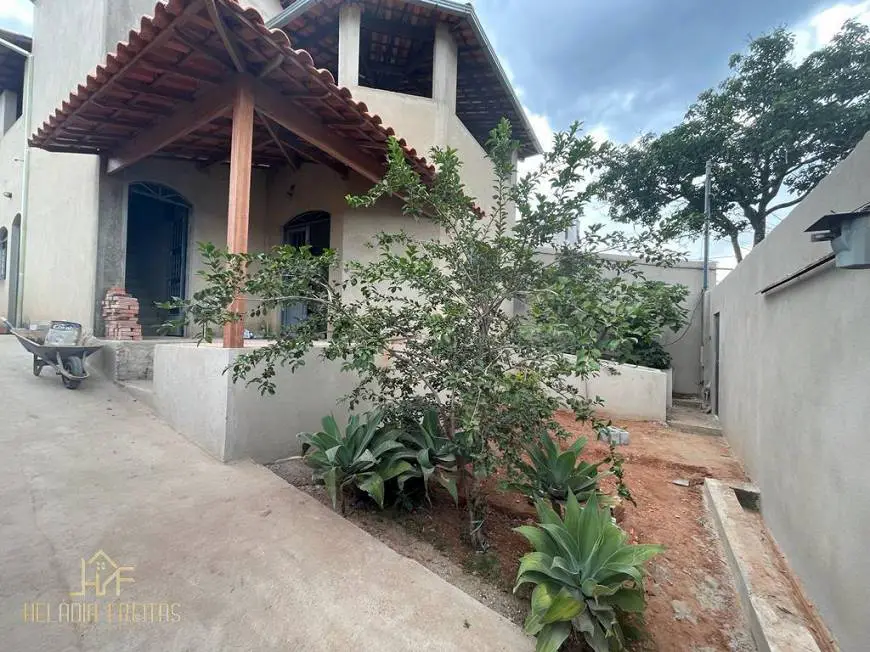 Foto 1 de Casa com 3 Quartos à venda, 360m² em Candelaria, Belo Horizonte