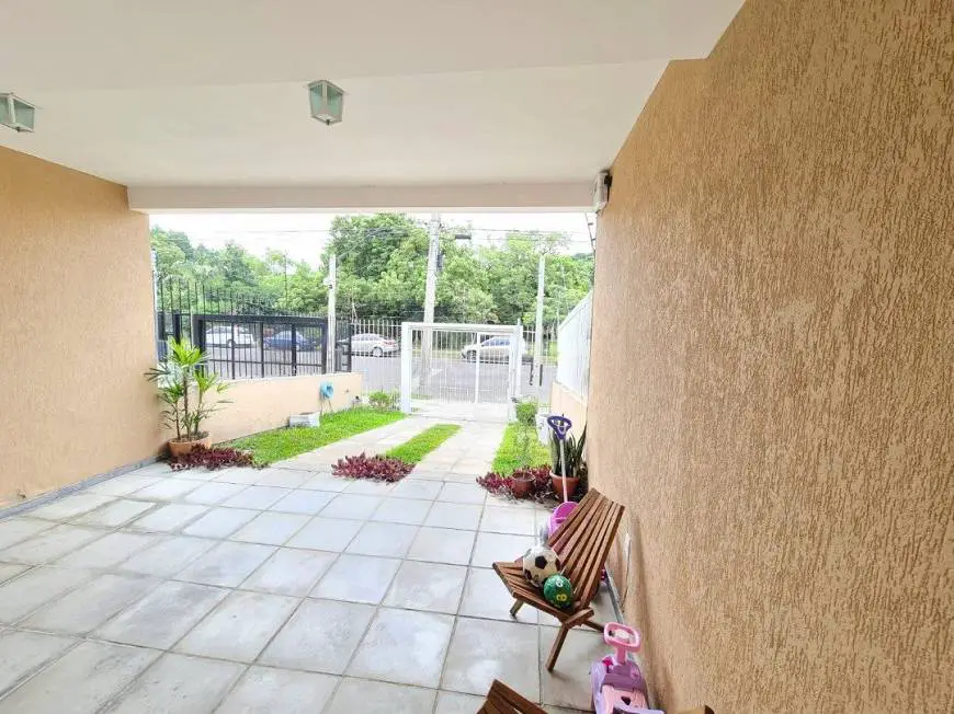Foto 3 de Casa com 3 Quartos à venda, 176m² em Espiríto Santo, Porto Alegre