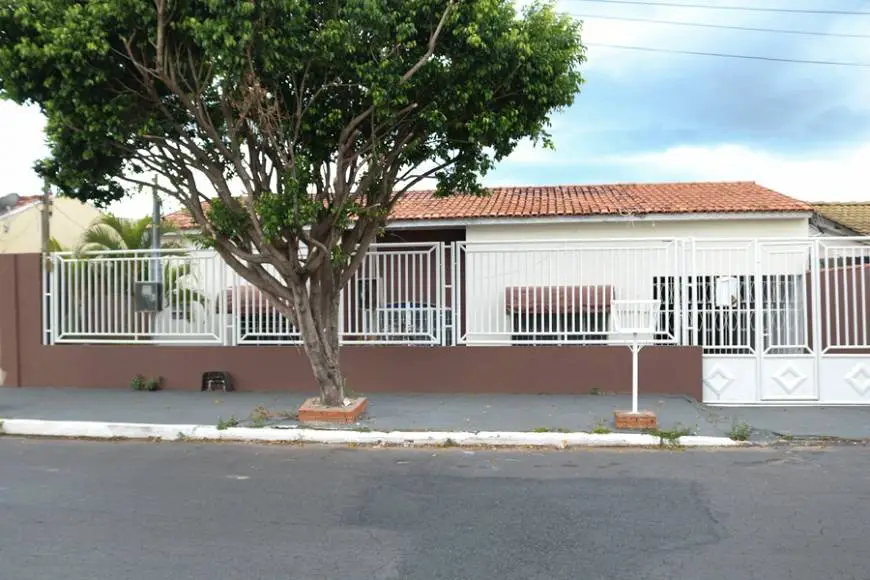 Foto 1 de Casa com 3 Quartos para alugar, 200m² em Morada da Serra, Cuiabá