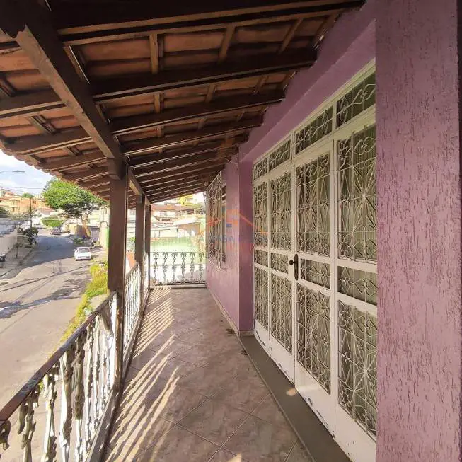 Foto 1 de Casa com 3 Quartos para alugar, 120m² em Novo Eldorado, Contagem