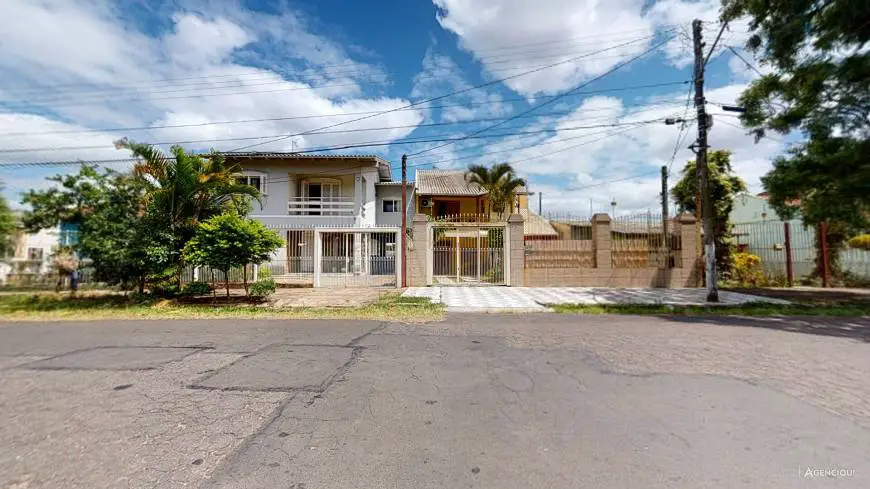 Foto 1 de Casa com 3 Quartos à venda, 300m² em Rubem Berta, Porto Alegre