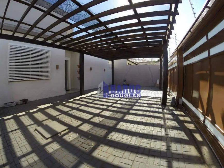 Foto 3 de Casa com 6 Quartos à venda, 374m² em Jardim Cuiabá, Cuiabá