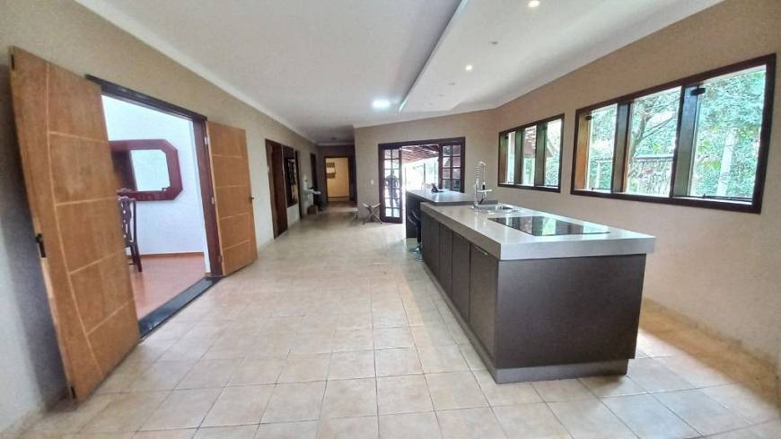 Foto 4 de Casa de Condomínio com 3 Quartos para venda ou aluguel, 650m² em Chacara Vale do Rio Cotia, Carapicuíba