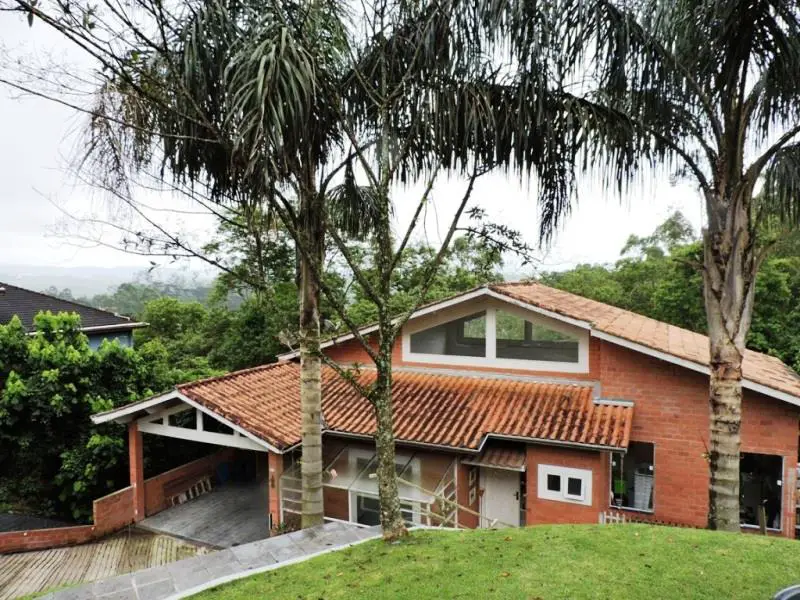 Foto 2 de Casa de Condomínio com 4 Quartos à venda, 205m² em Jardim Indaiá, Embu das Artes
