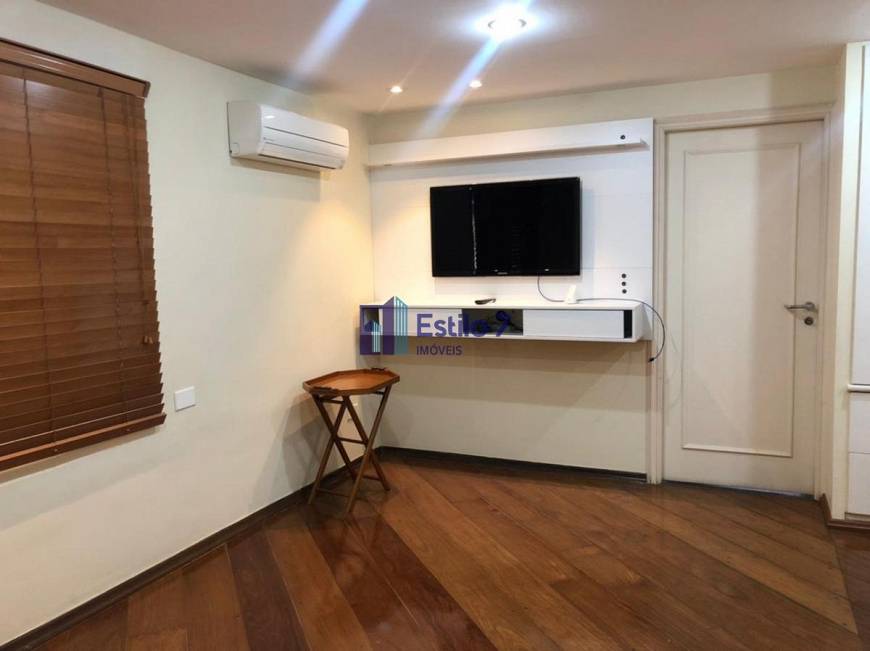 Foto 1 de Apartamento com 3 Quartos para alugar, 214m² em Cerqueira César, São Paulo