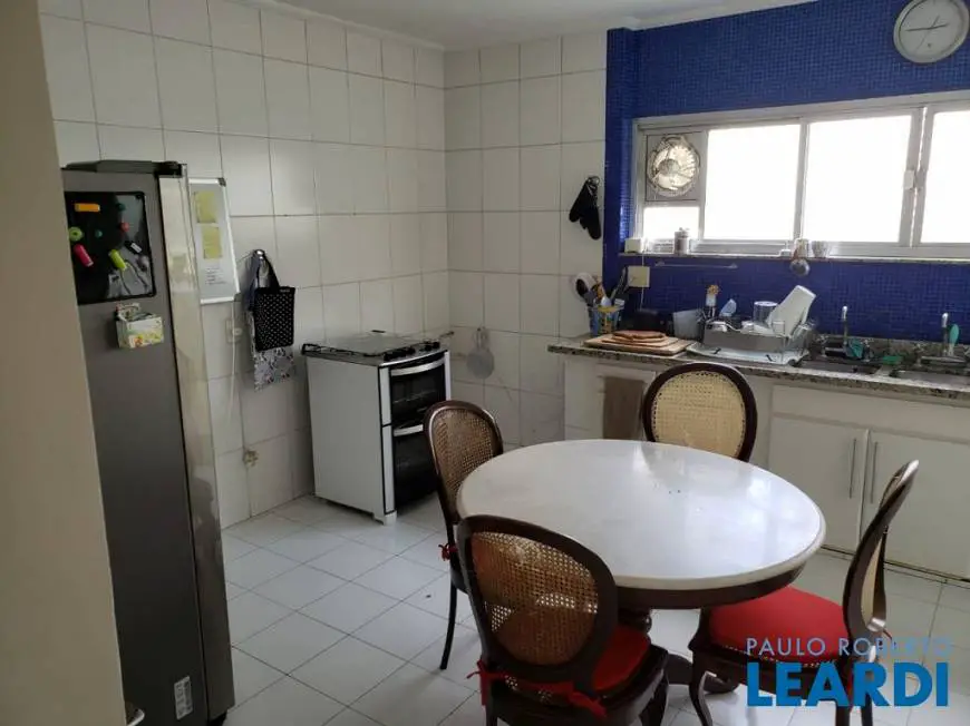 Foto 4 de Apartamento com 3 Quartos para alugar, 157m² em Higienópolis, São Paulo