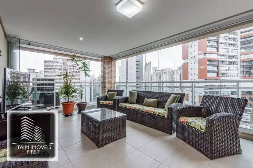 Foto 1 de Apartamento com 3 Quartos à venda, 162m² em Itaim Bibi, São Paulo
