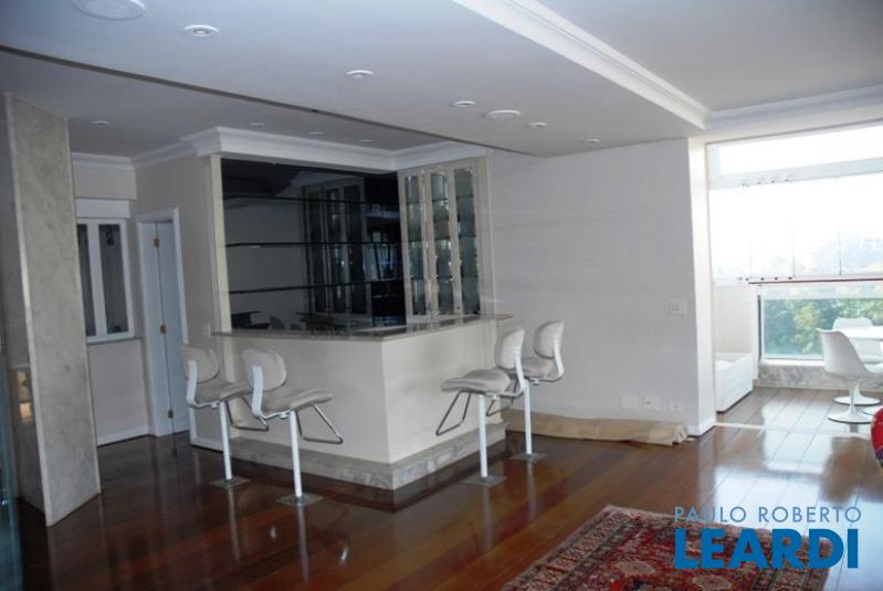 Foto 1 de Apartamento com 3 Quartos para venda ou aluguel, 418m² em Real Parque, São Paulo