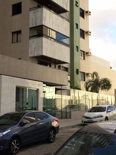 Foto 2 de Apartamento com 4 Quartos à venda, 133m² em Grageru, Aracaju