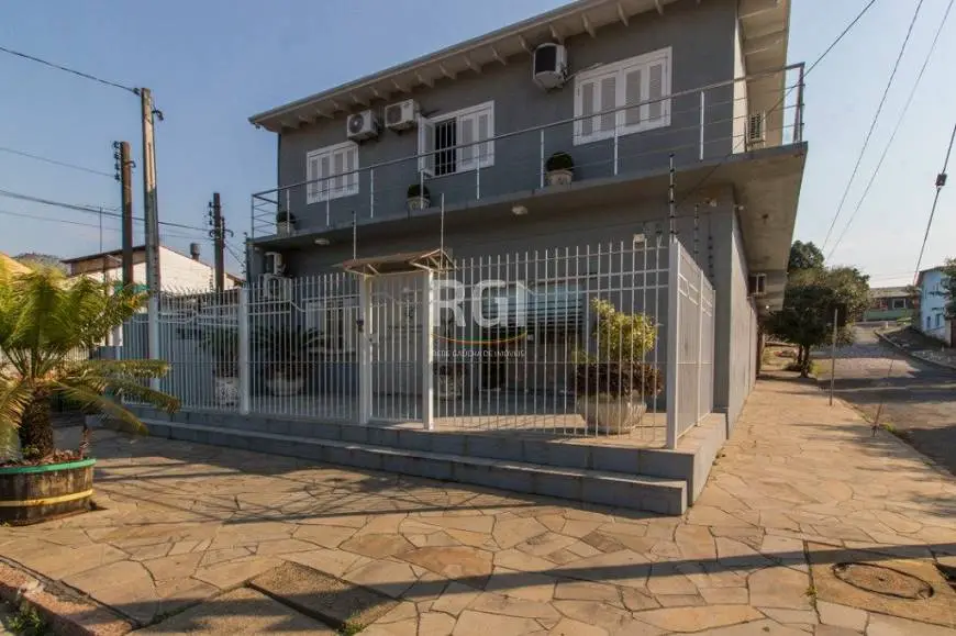 Foto 2 de Casa com 3 Quartos à venda, 357m² em Rubem Berta, Porto Alegre