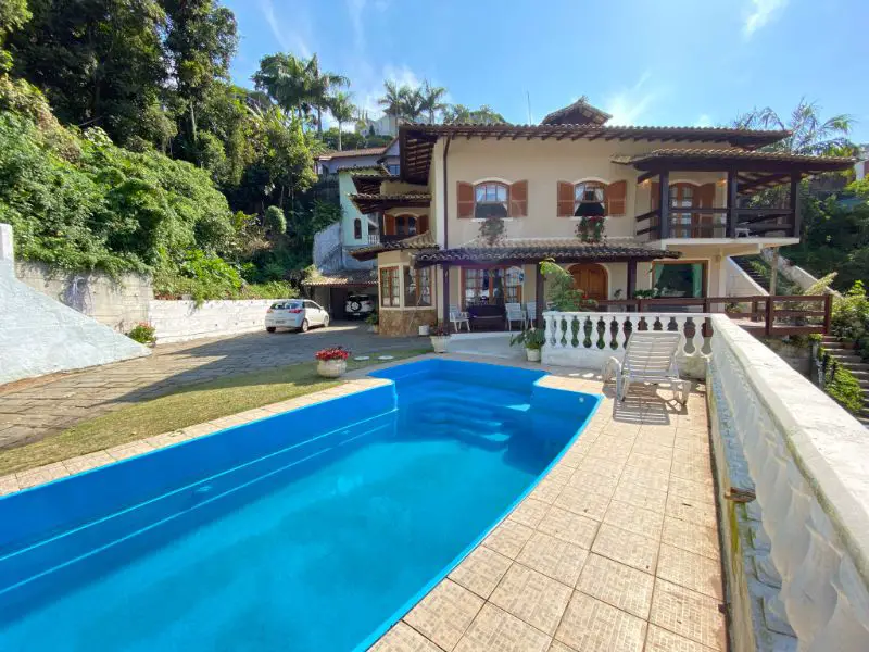 Foto 1 de Casa com 4 Quartos à venda, 100m² em Bingen, Petrópolis