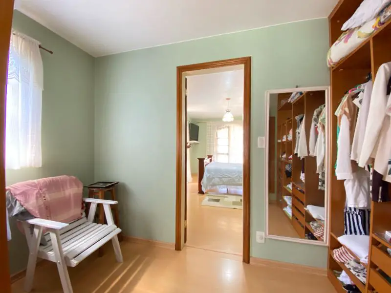 Foto 3 de Casa com 4 Quartos à venda, 100m² em Bingen, Petrópolis