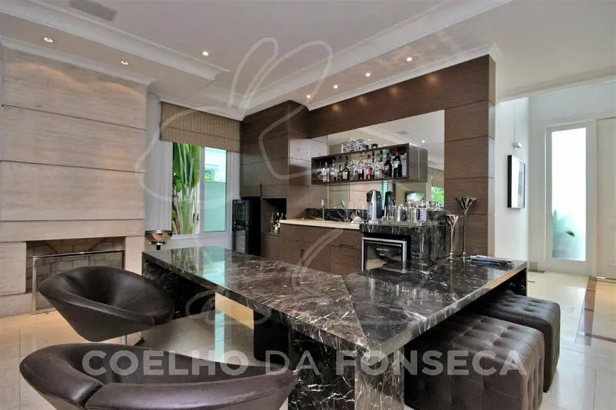 Foto 2 de Casa de Condomínio com 4 Quartos à venda, 550m² em Alphaville Residencial 1, Barueri