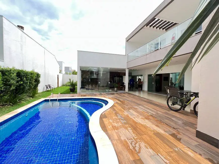 Foto 1 de Casa de Condomínio com 4 Quartos à venda, 410m² em Jardim Itália, Cuiabá