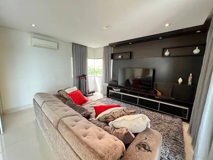 Foto 3 de Casa de Condomínio com 4 Quartos à venda, 410m² em Jardim Itália, Cuiabá