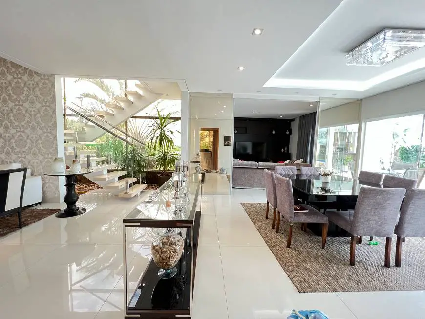 Foto 4 de Casa de Condomínio com 4 Quartos à venda, 410m² em Jardim Itália, Cuiabá