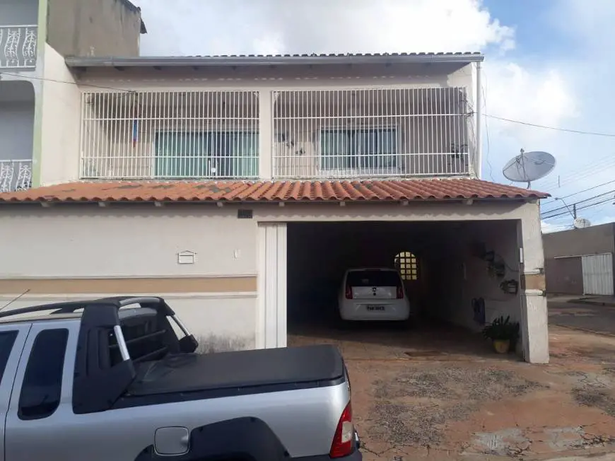 Foto 1 de Sobrado com 4 Quartos à venda, 192m² em Taguatinga Norte, Brasília