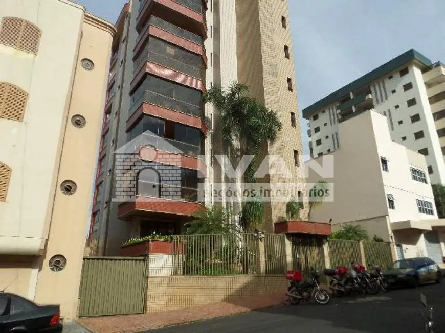 Foto 1 de Apartamento com 3 Quartos para alugar, 180m² em Maracanã, Uberlândia