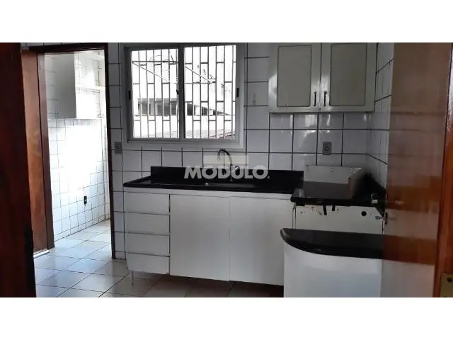 Foto 5 de Apartamento com 3 Quartos para alugar, 90m² em Maracanã, Uberlândia