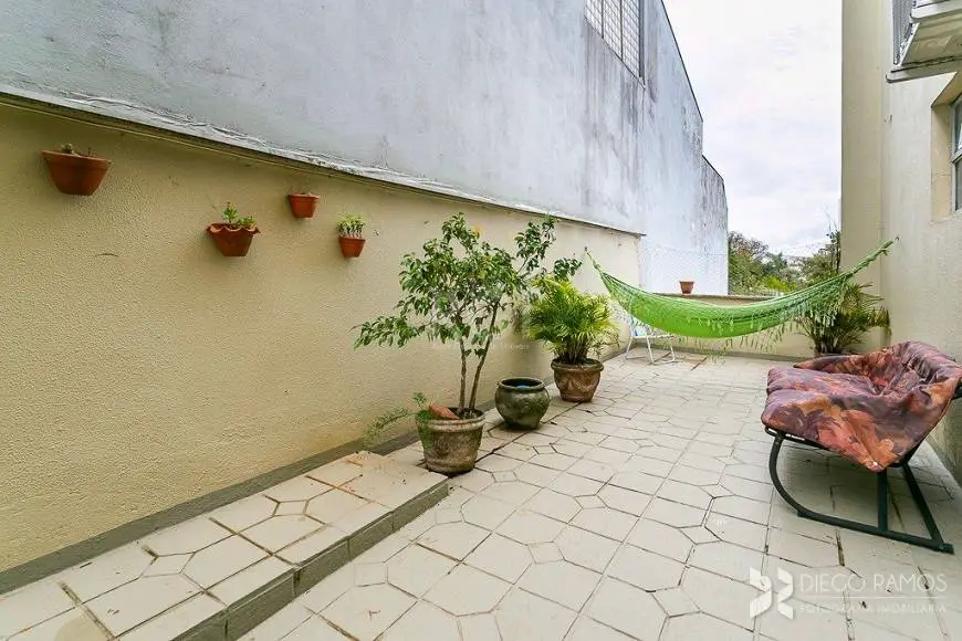 Foto 2 de Apartamento com 3 Quartos à venda, 116m² em Rio Branco, Porto Alegre