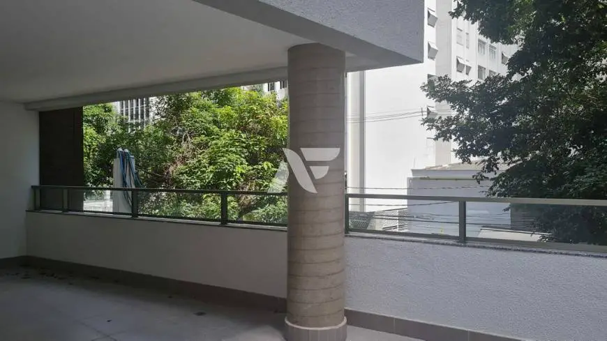 Foto 2 de Apartamento com 4 Quartos à venda, 286m² em Jardins, São Paulo