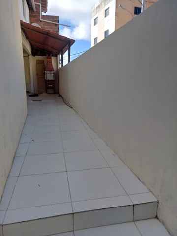 Foto 3 de Casa com 2 Quartos para alugar, 70m² em Itapuã, Salvador