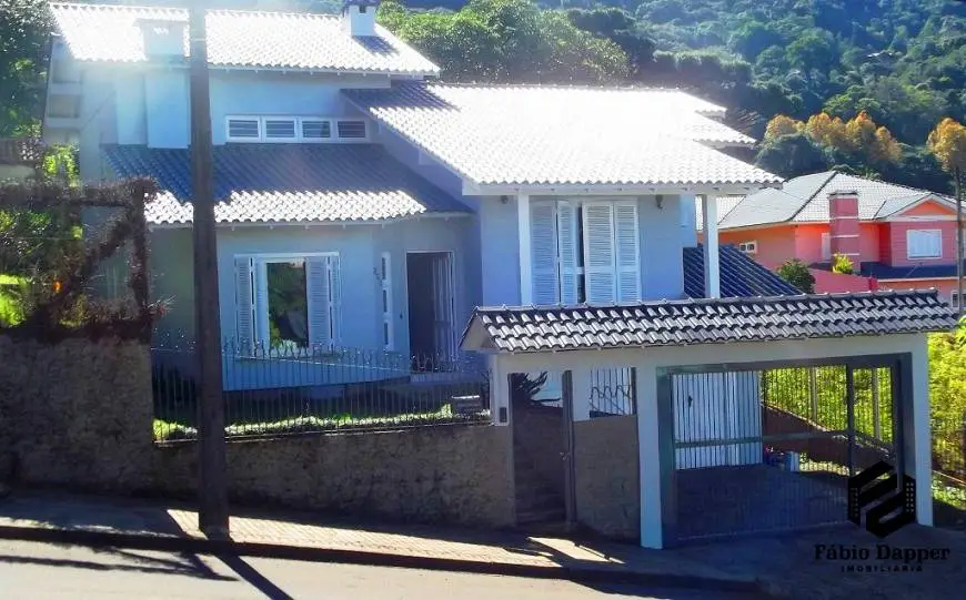 Foto 1 de Casa com 3 Quartos à venda, 232m² em Centro, Morro Reuter