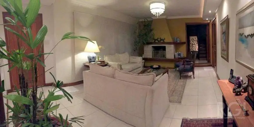 Foto 1 de Casa com 3 Quartos à venda, 146m² em Chácara das Pedras, Porto Alegre