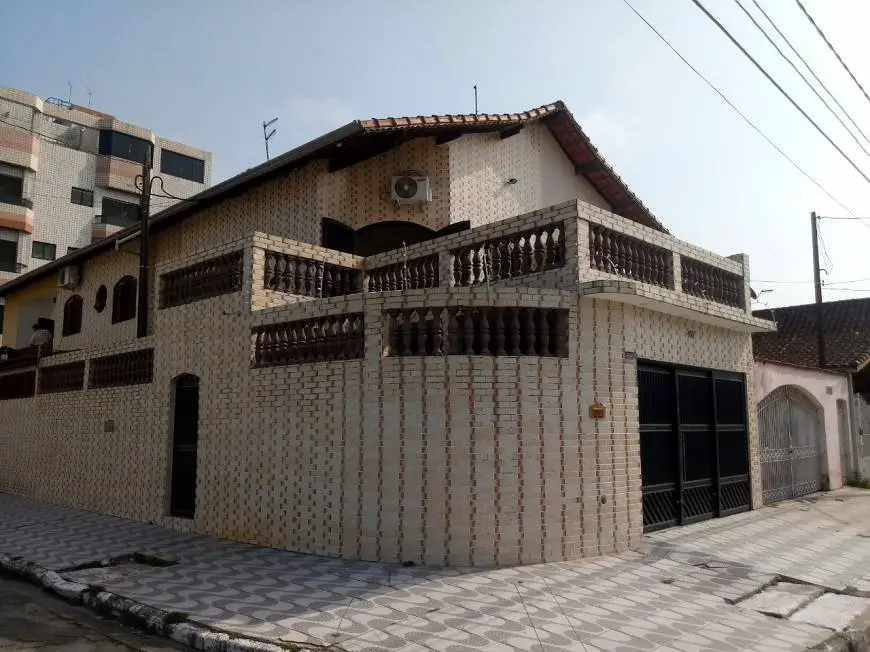 Foto 2 de Casa com 3 Quartos à venda, 125m² em Cidade Ocian, Praia Grande