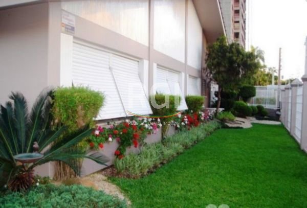 Foto 2 de Casa com 3 Quartos à venda, 230m² em Jardim Lindóia, Porto Alegre