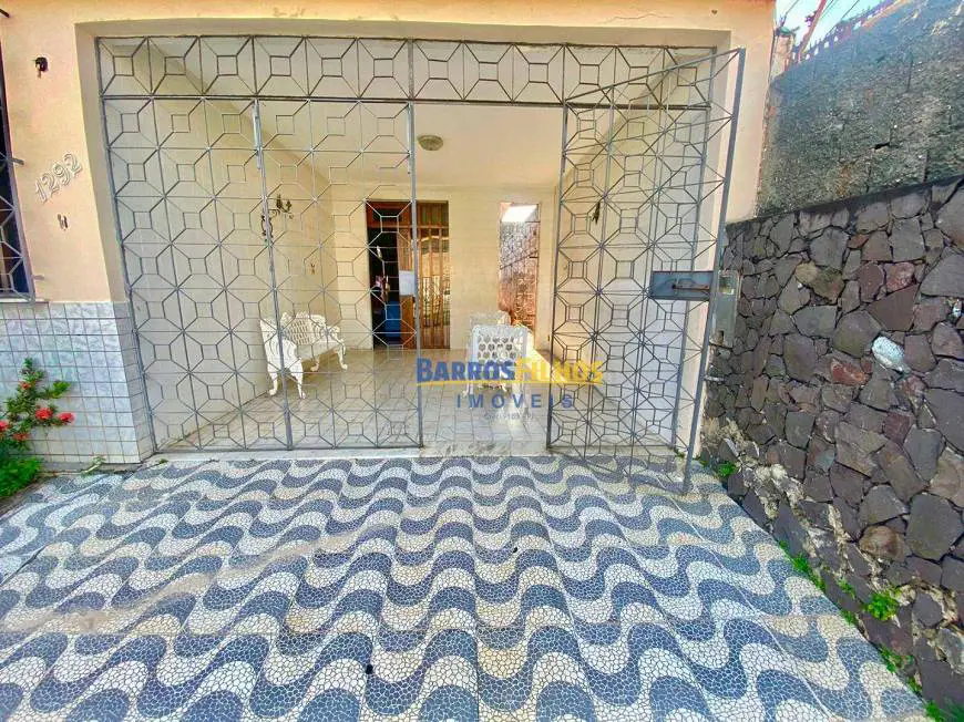 Foto 3 de Casa com 3 Quartos para alugar, 320m² em São José, Aracaju