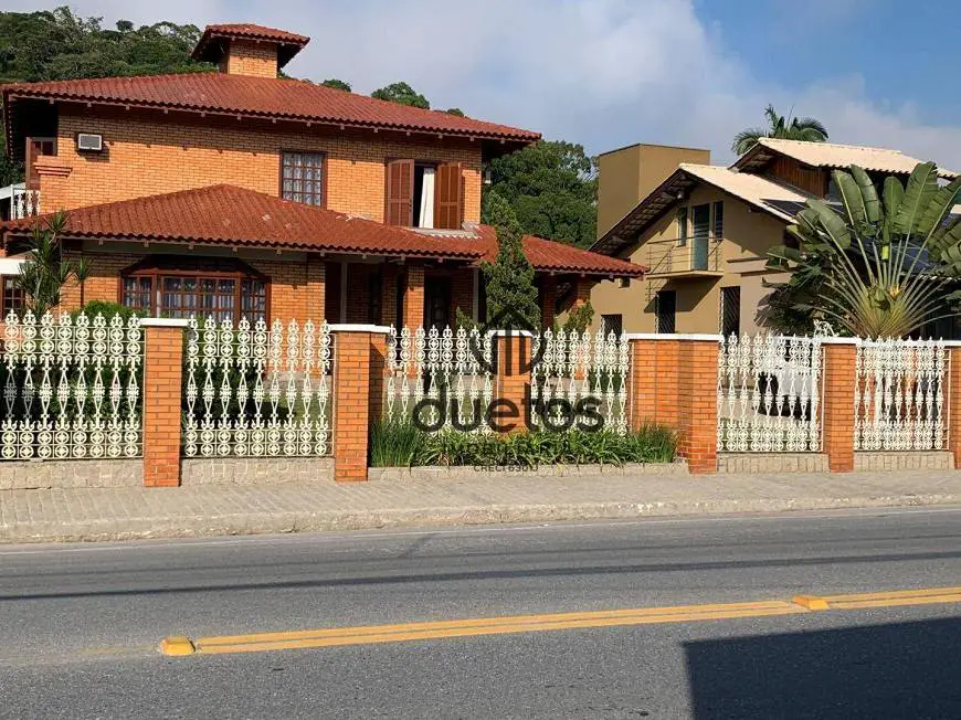 Foto 1 de Casa com 4 Quartos à venda, 420m² em Centro, Guabiruba