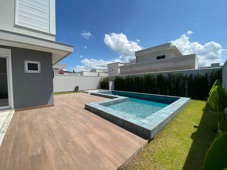 Foto 4 de Casa com 4 Quartos à venda, 367m² em Santa Regina, Camboriú