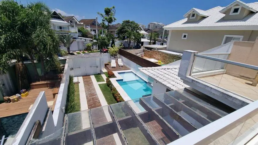 Foto 1 de Casa de Condomínio com 4 Quartos para alugar, 267m² em Barra da Tijuca, Rio de Janeiro