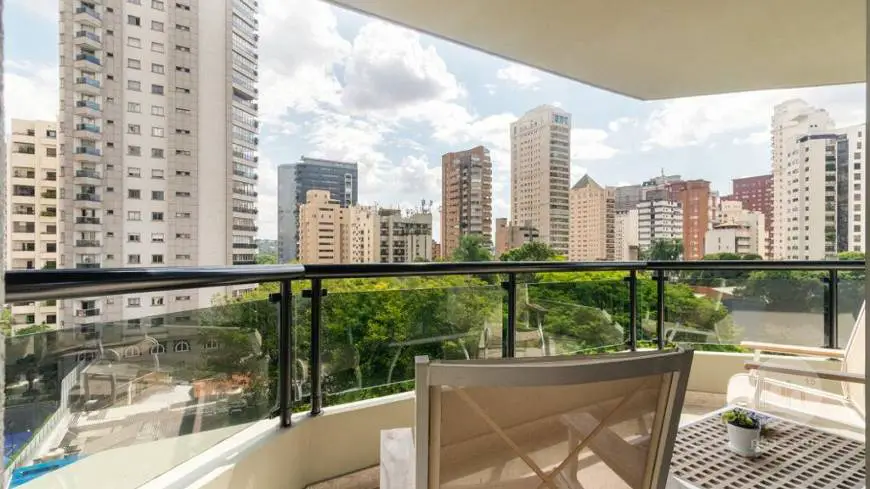 Foto 1 de Apartamento com 3 Quartos à venda, 216m² em Itaim Bibi, São Paulo