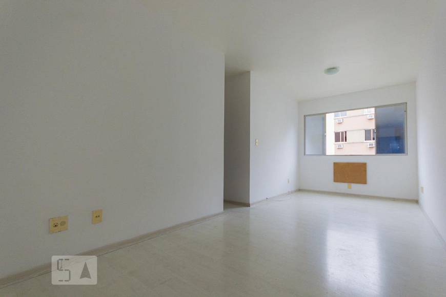 Foto 1 de Apartamento com 3 Quartos para alugar, 70m² em Pechincha, Rio de Janeiro
